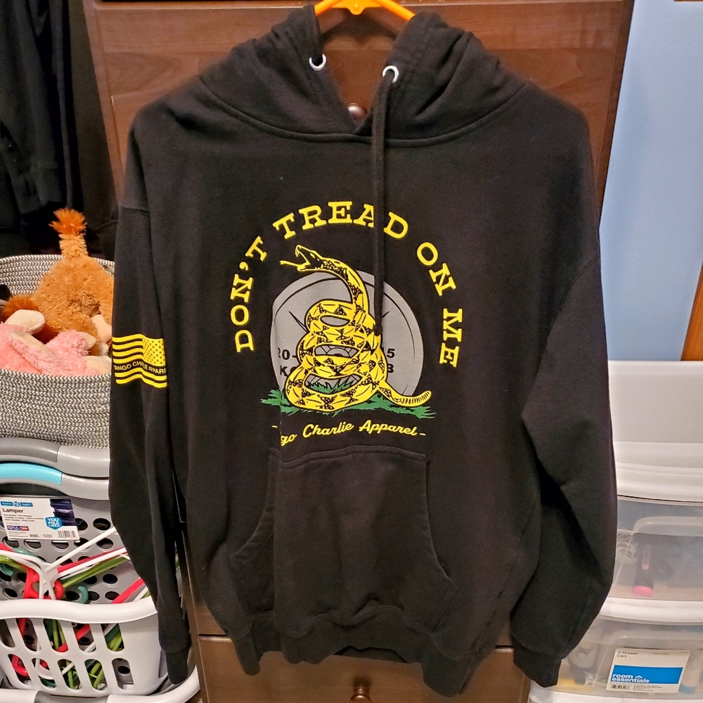 Tango Charlie Black Gadsden Flag‎ Hoodie, Size Medium